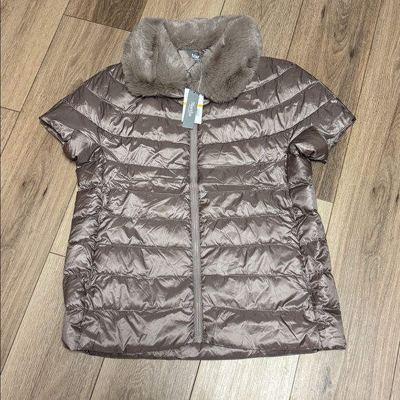 Martha Stewart NWT M toasted taupe short sleeve Puffer Jacket Faux Fur Collar - Picture 2 of 7